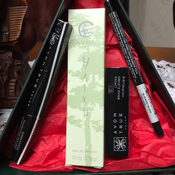 Avon makeup holiday gift set - Picture 2 of 8